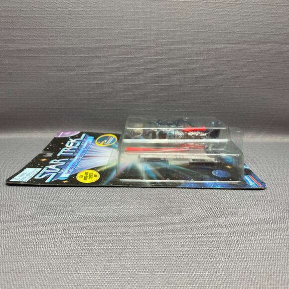 Playmates 1995 Star Trek TNG Borg with Firing Cybernetic Arm Action Figure - Picture 4 of 7